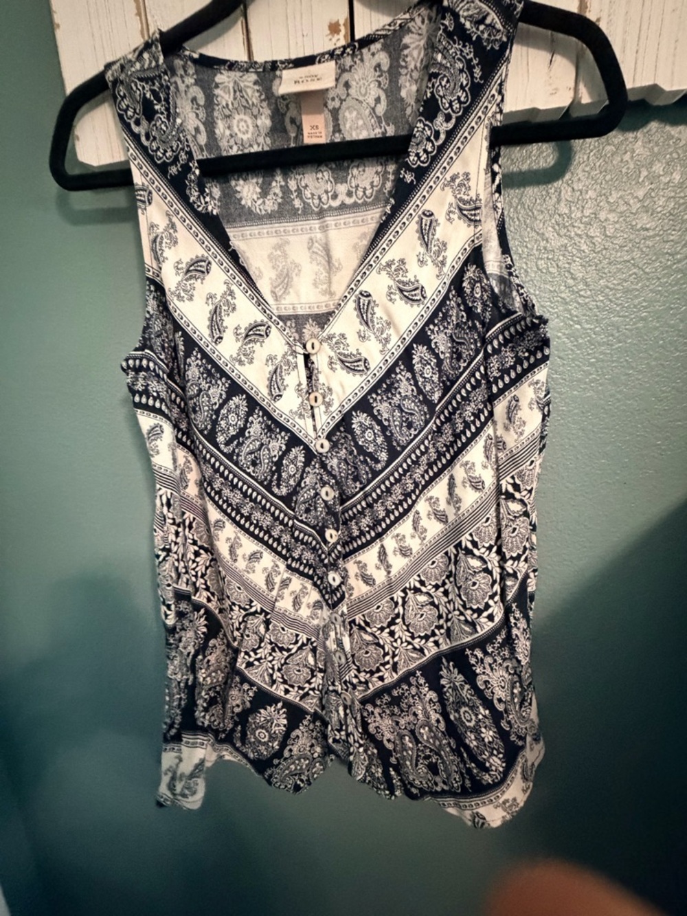 Knox Rose Navy & White Paisley Button-Front Tank Top